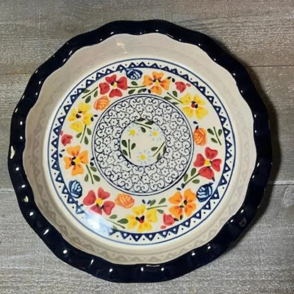 Gibson Elite hand painted 2-piece bake wear set. - Picture 2 of 5